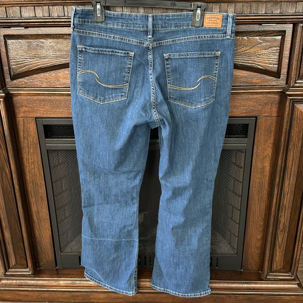 Signature Levi Strauss Mid Rise Bootcut - Picture 2 of 3